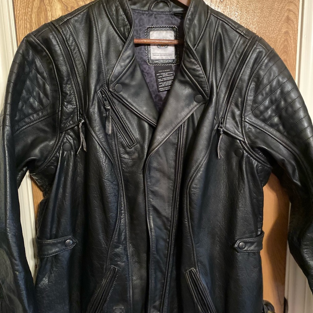 Ladies leather Harley Davidson 2 in 1 vest and jacket. - Picture 6 of 6